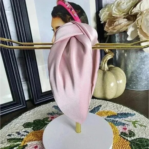 🆕️Gorg Satin Baby Pink Headband - Picture 2 of 3